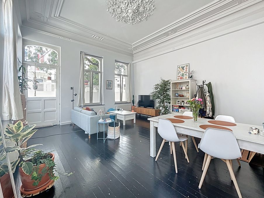 Stijlvol hoekappartement te huur in Kortrijk centrum