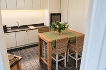 Gemeubeld kantoor (8 werkplekken) te huur in centrum Gent