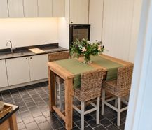 Gemeubeld kantoor (8 werkplekken) te huur in centrum Gent