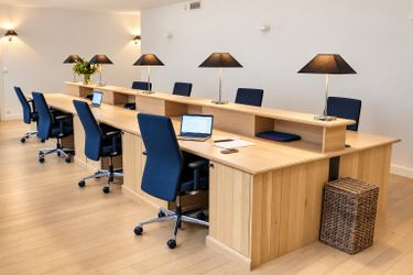 Gemeubeld kantoor (8 werkplekken) te huur in centrum Gent