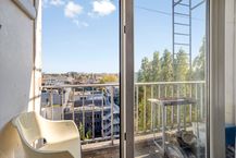Op te frissen studio met terras te koop in Antwerpen centrum