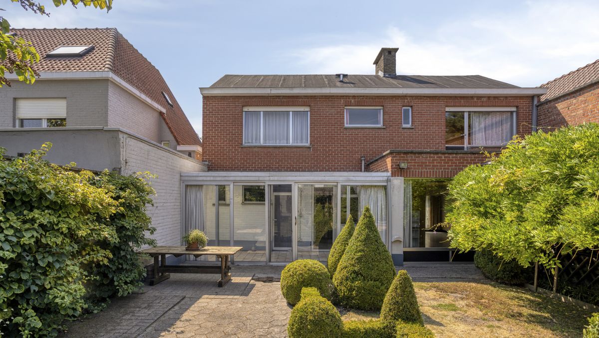 Solide huis met 4 slaapkamers, tuin, garage en kapel te koop