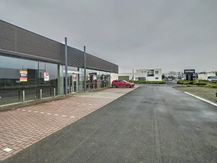 Ruime baanwinkel te koop in Pannestraat in Veurne