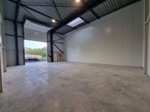 Ruime opslagloods (162 m²) te huur in Nieuwpoort