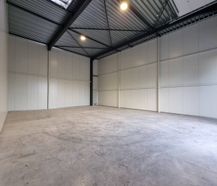Ruime opslagloods (162 m²) te huur in Nieuwpoort
