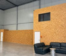 Ruime opslagloods (162 m²) te huur in Nieuwpoort