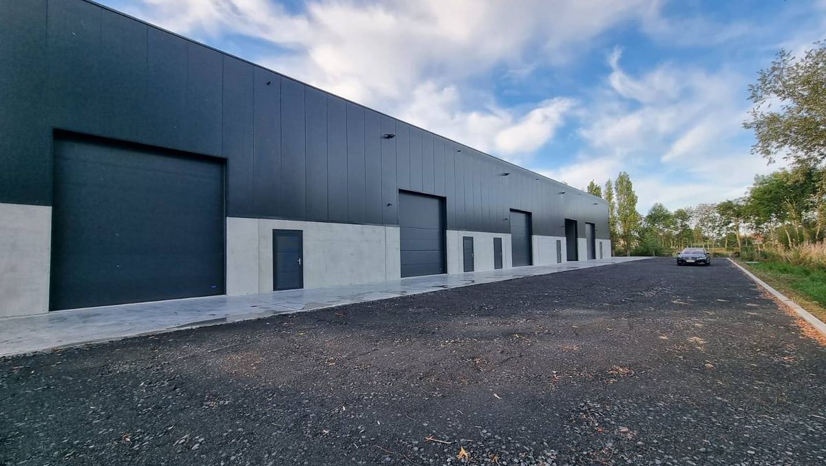 Ruime opslagloods (162 m²) te huur in Nieuwpoort