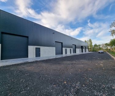 Ruime opslagloods (162 m²) te huur in Nieuwpoort