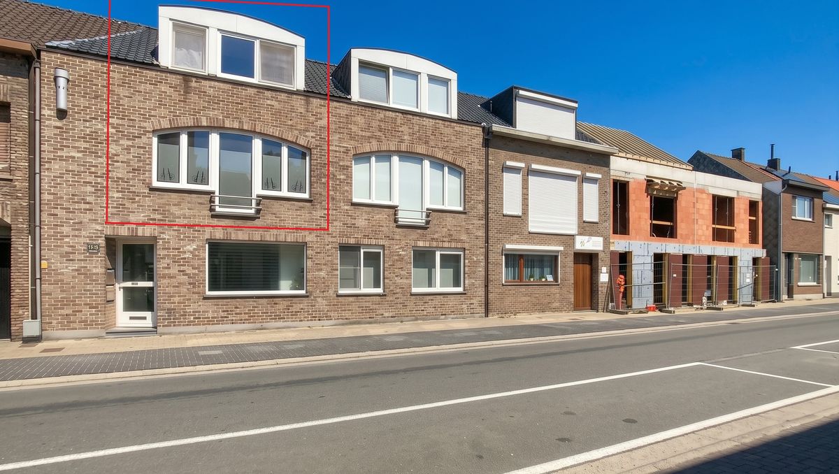 Duplex met terras en autostaanplaats te koop in Burcht