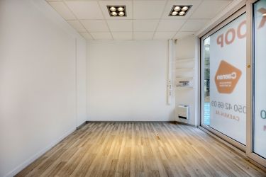 Propriété commerciale prête à emménager (101 m²) sur Manitoba Square 