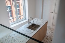 Lichtrijk en stijlvol appartement aan de markt van Brugge te huur 