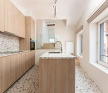 Lichtrijk en stijlvol appartement aan de markt van Brugge te huur