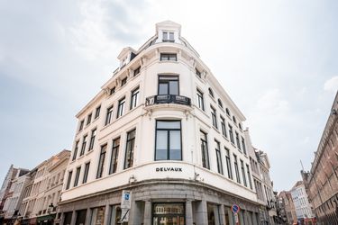 Lichtrijk en stijlvol appartement aan de markt van Brugge te huur 