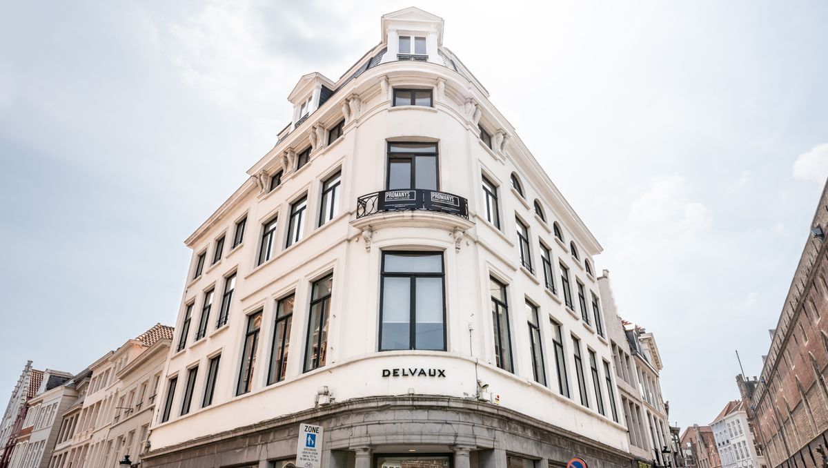 Lichtrijk en stijlvol appartement aan de markt van Brugge te huur