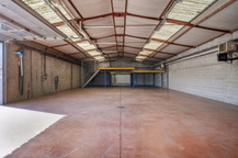 Immobilier commercial, entrepôt, duplex et terrain à Tienen