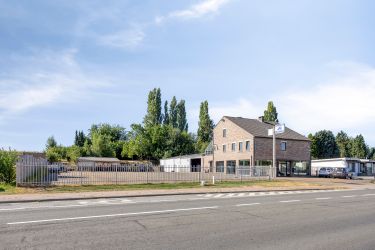 Immobilier commercial, entrepôt, duplex et terrain à Tienen
