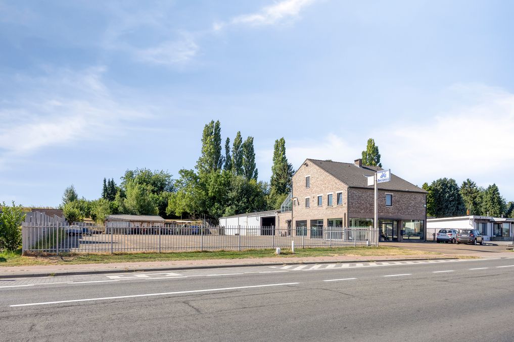 Immobilier commercial, entrepôt, duplex et terrain à Tienen
