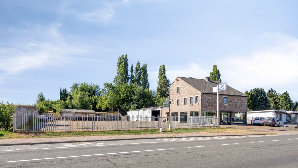 Immobilier commercial, entrepôt, duplex et terrain à Tienen