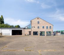 Immobilier commercial, entrepôt, duplex et terrain à Tienen