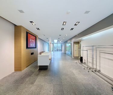 Propriété commerciale moderne (170 m²) avec sous-sol spacieux à louer à Deinze