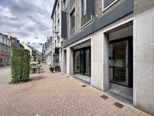 Propriété commerciale moderne (170 m²) avec sous-sol spacieux à louer à Deinze