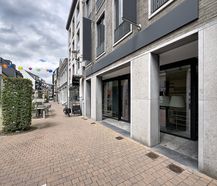 Propriété commerciale moderne (170 m²) avec sous-sol spacieux à louer à Deinze