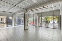 Zeer ruim hoekpand te huur (ca. 405 m²) in hartje Oostende