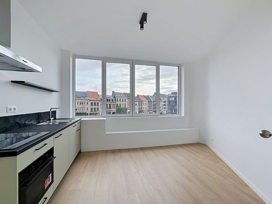 Lichtrijke studio op toplocatie aan de Leiekaai in Gent