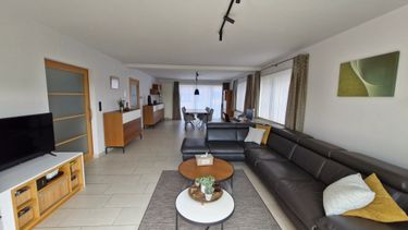 Ruime, instapklare 3-gevel bel-etage met zicht op de velden