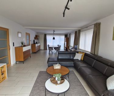 Ruime, instapklare 3-gevel bel-etage met zicht op de velden
