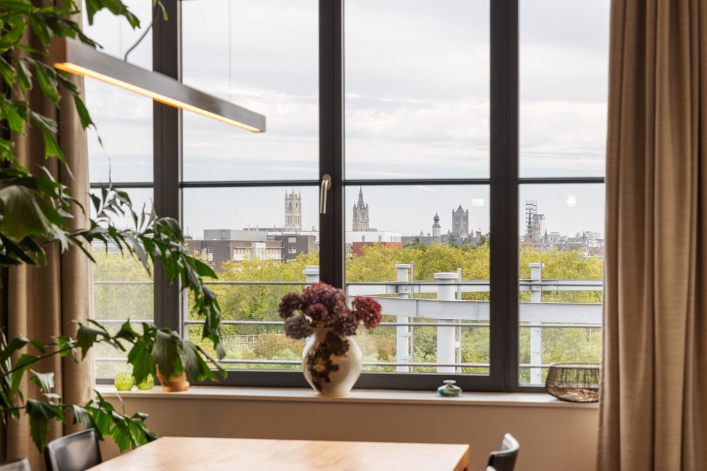 Luxe appartement met zicht op de torens te koop te Gent