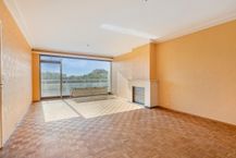 Ruim lichtrijk appartement met garage nabij centrum Brugge