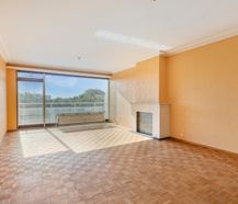 Ruim lichtrijk appartement met garage nabij centrum Brugge