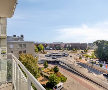 Ruim lichtrijk appartement met garage nabij centrum Brugge