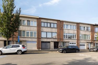 Huis te koop in Merksem met tuin en garage