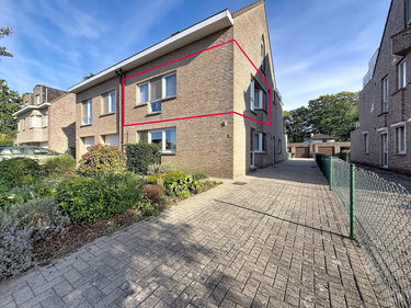 Appartement met 2 slaapkamers, terras en garage in Gooreind