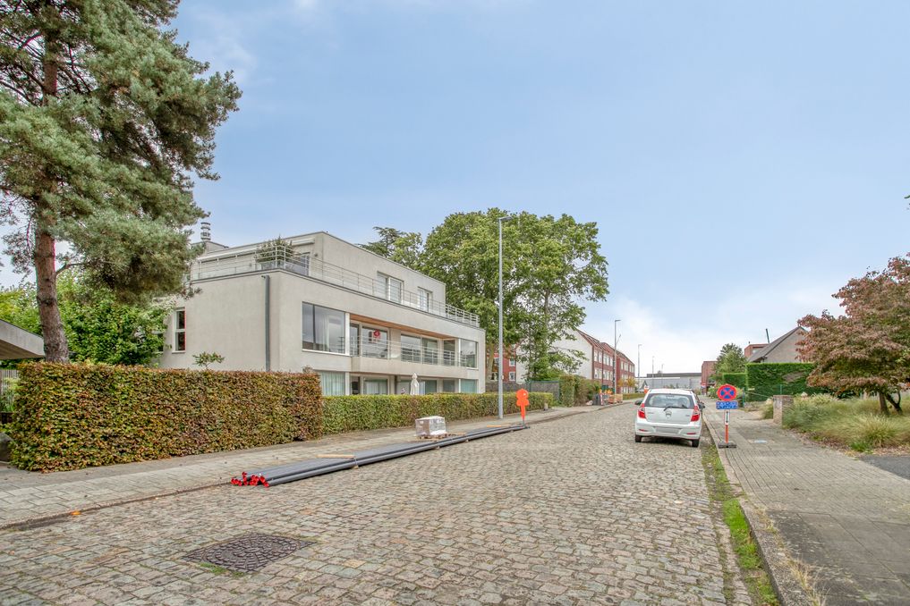 Instapklaar appartement met zonnig terras te koop in Rumbeke