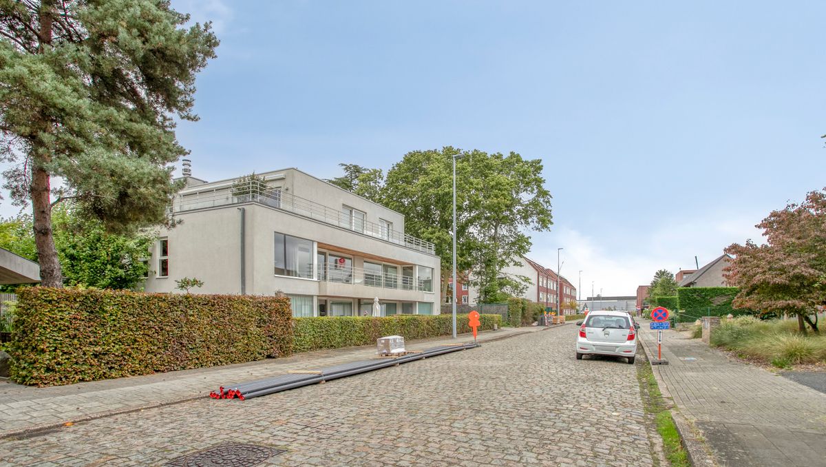 Instapklaar appartement met zonnig terras te koop in Rumbeke