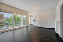 Instapklaar appartement met zonnig terras te koop in Rumbeke