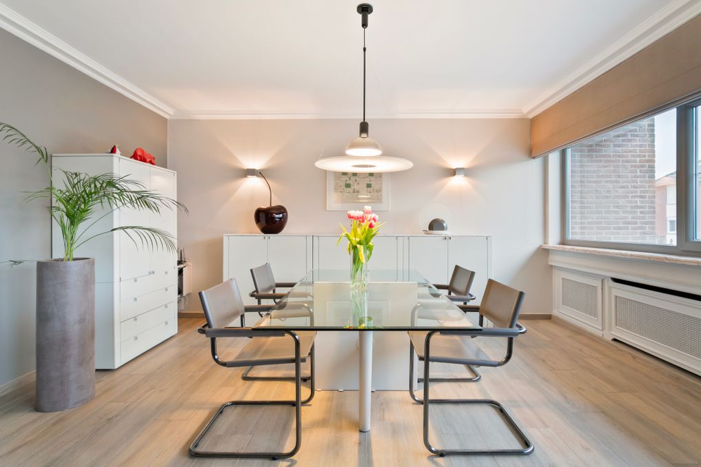 Handelspand met duplex appartement te koop in Kortrijk