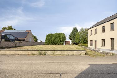 Ruime bouwgrond van 13a60ca met ontwikkelingspotentieel in Riemst