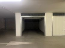 Garage spacieux à vendre sous la place du marché !