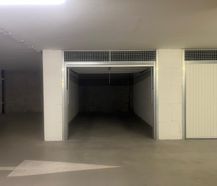 Garage spacieux à vendre sous la place du marché !