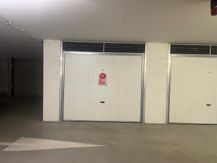 Garage spacieux à vendre sous la place du marché !
