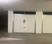 Garage spacieux à vendre sous la place du marché !