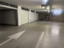 Garage spacieux à vendre sous la place du marché !