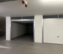 Garage spacieux à vendre sous la place du marché !