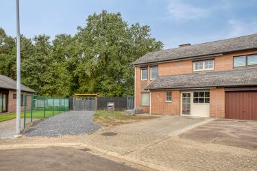 Halfopen gezinswoning met 4 slaapkamers in Genk