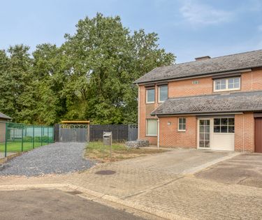 Halfopen gezinswoning met 4 slaapkamers in Genk