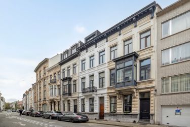 Uniek herenhuis met tuin en garage te koop in Antwerpen